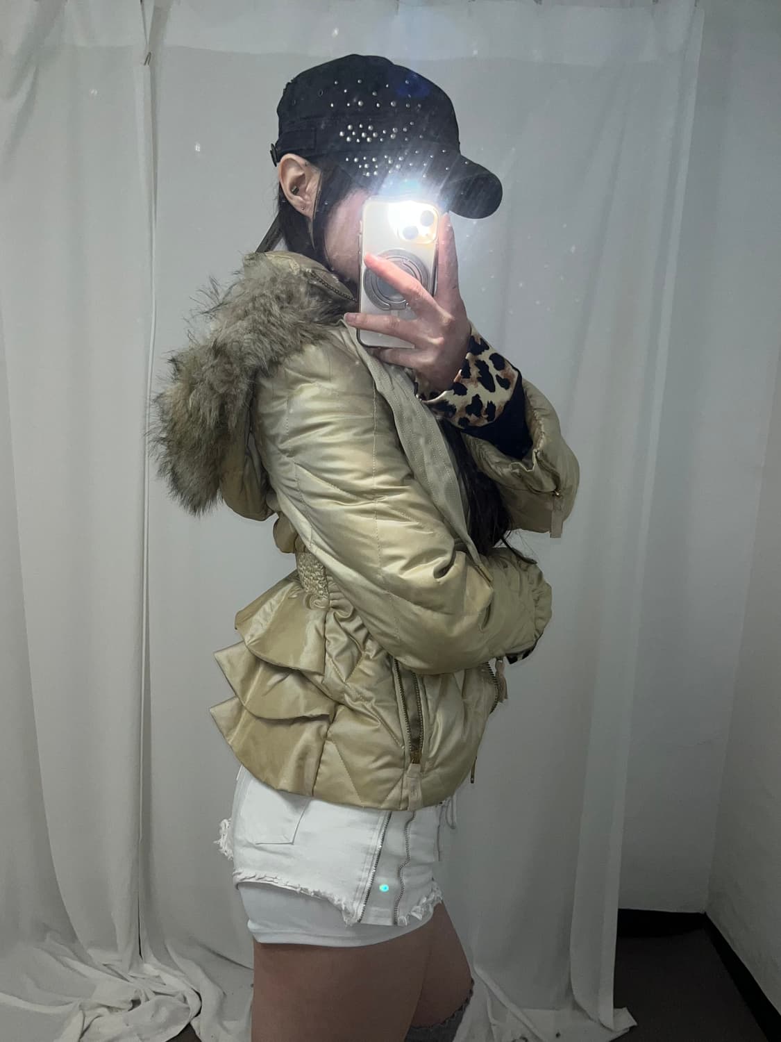 juicycouture 베이지 갸루 글로시 패딩 상품이미지2