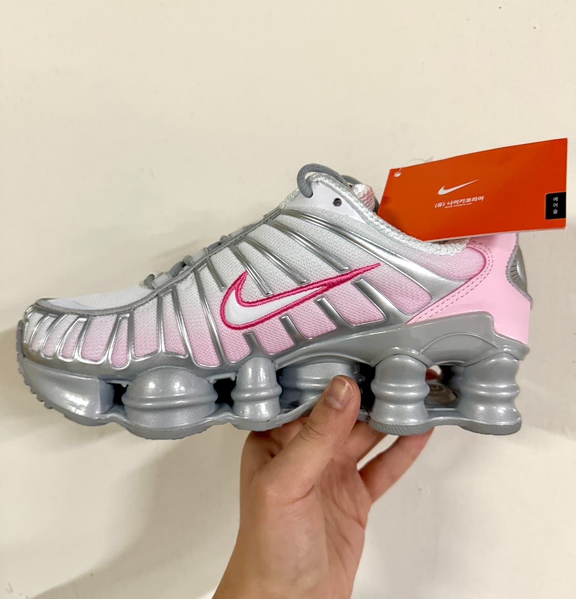 (230)(새상품)나이키 스니커즈 샥스 tl 메탈릭 실버 핑크 상품이미지1