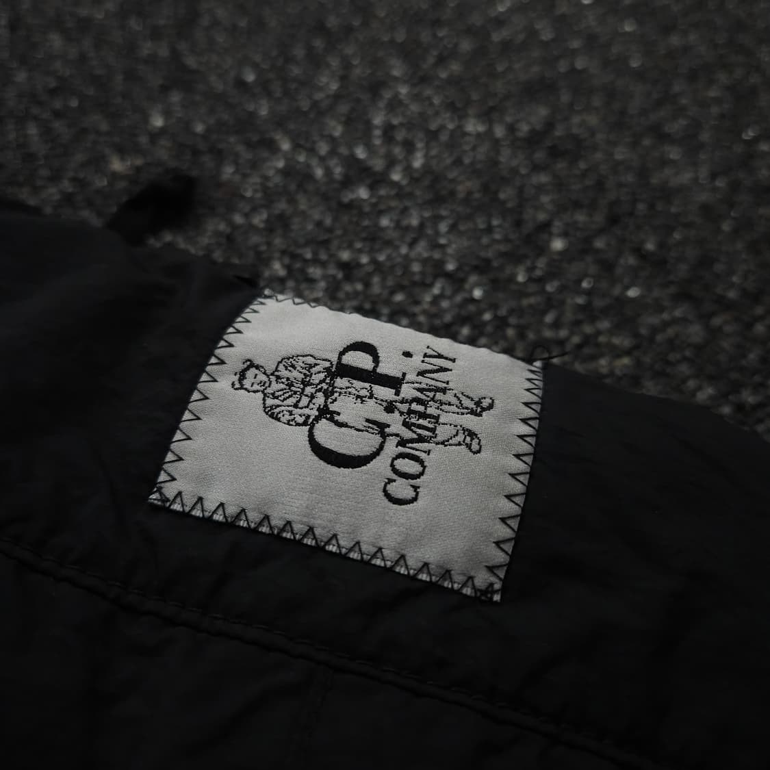 CP 컴퍼니 고글 후드 퀼티드 다운 패딩 (XL) 상품이미지9