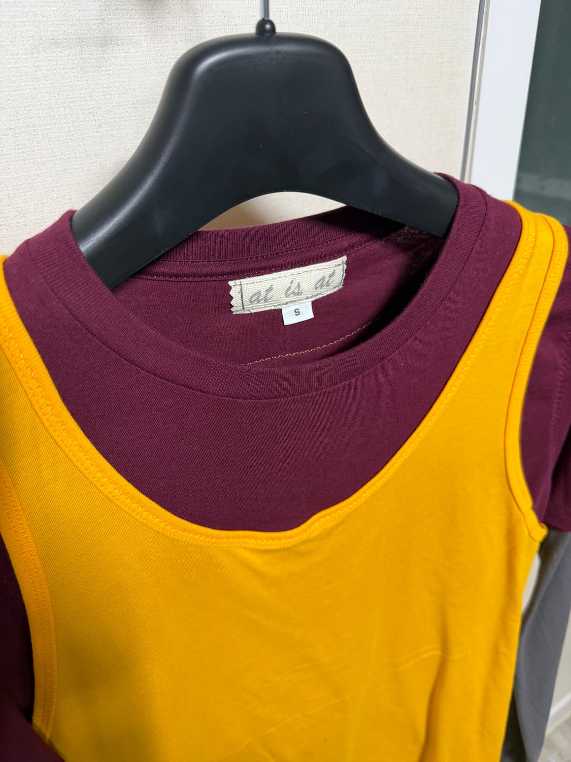 at is at 트리플 레이어드 티셔츠 (마룬, 옐로우) 상품이미지6