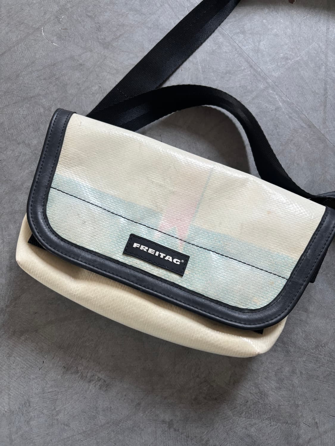 Freitag 프라이탁 아이보리 제이미 미니 크로스백 상품이미지3