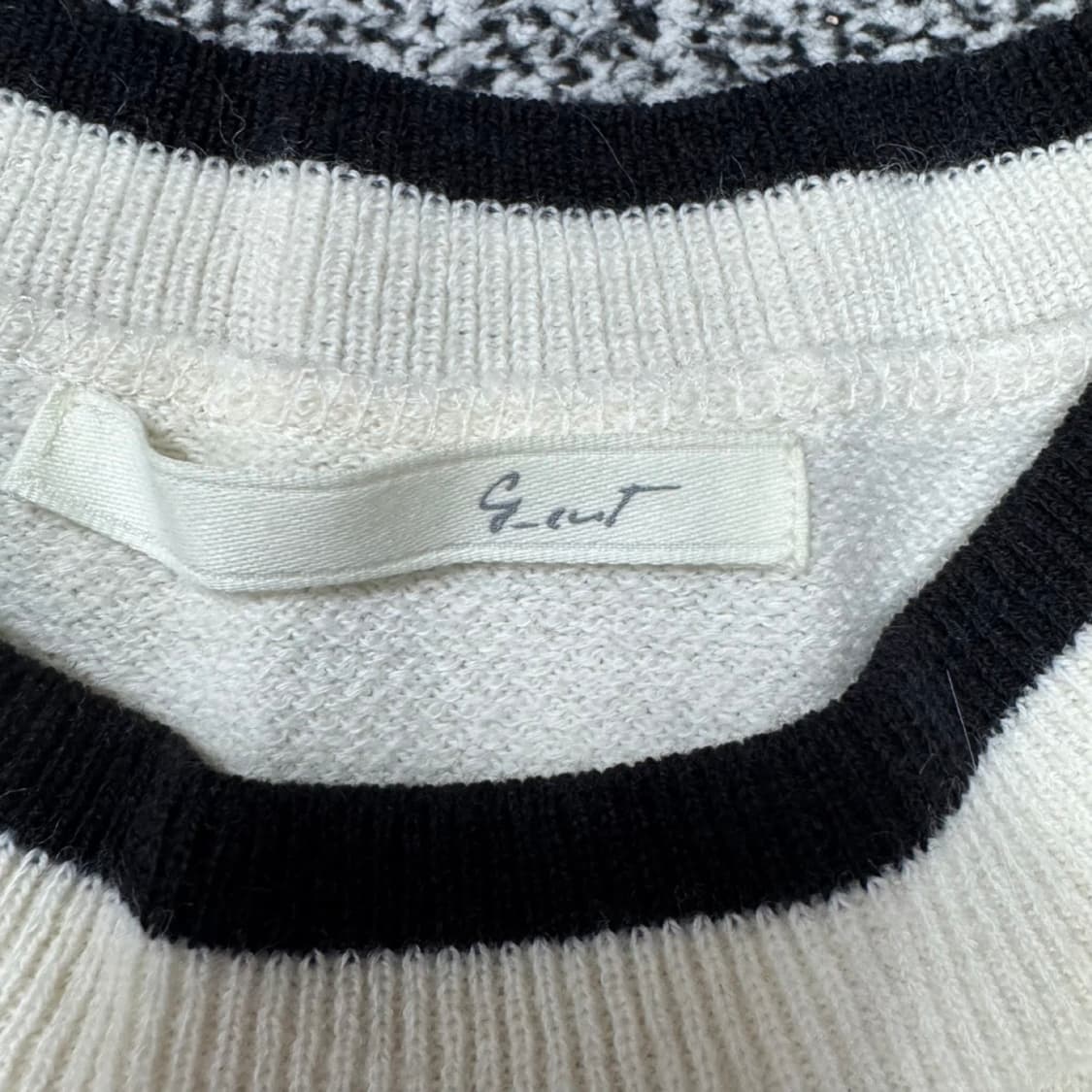 지컷 화이트 블랙 트리밍 반팔 니트, 상태좋아요! 상품이미지5