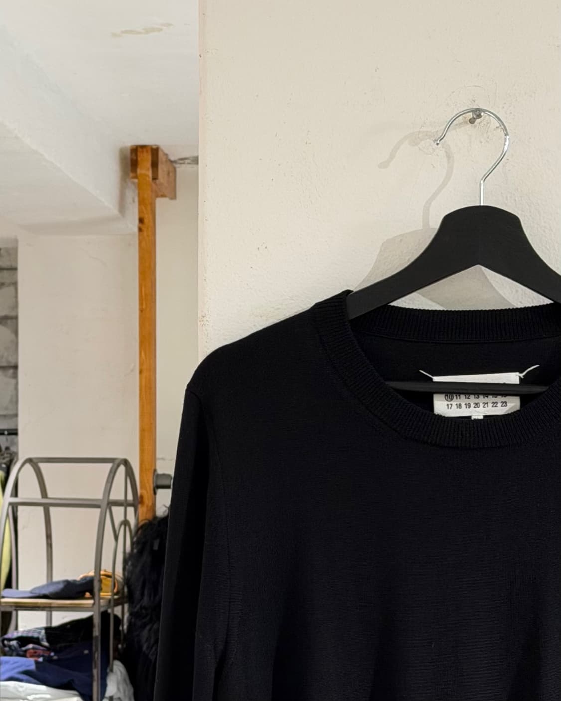 메종 마르지엘라 블랙 블루 배색 롱슬리브 니트 상품이미지2