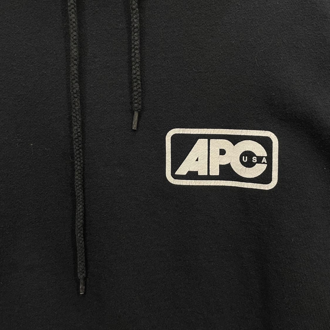 A.P.C Minimal Logo Black Hoodie 상품이미지4