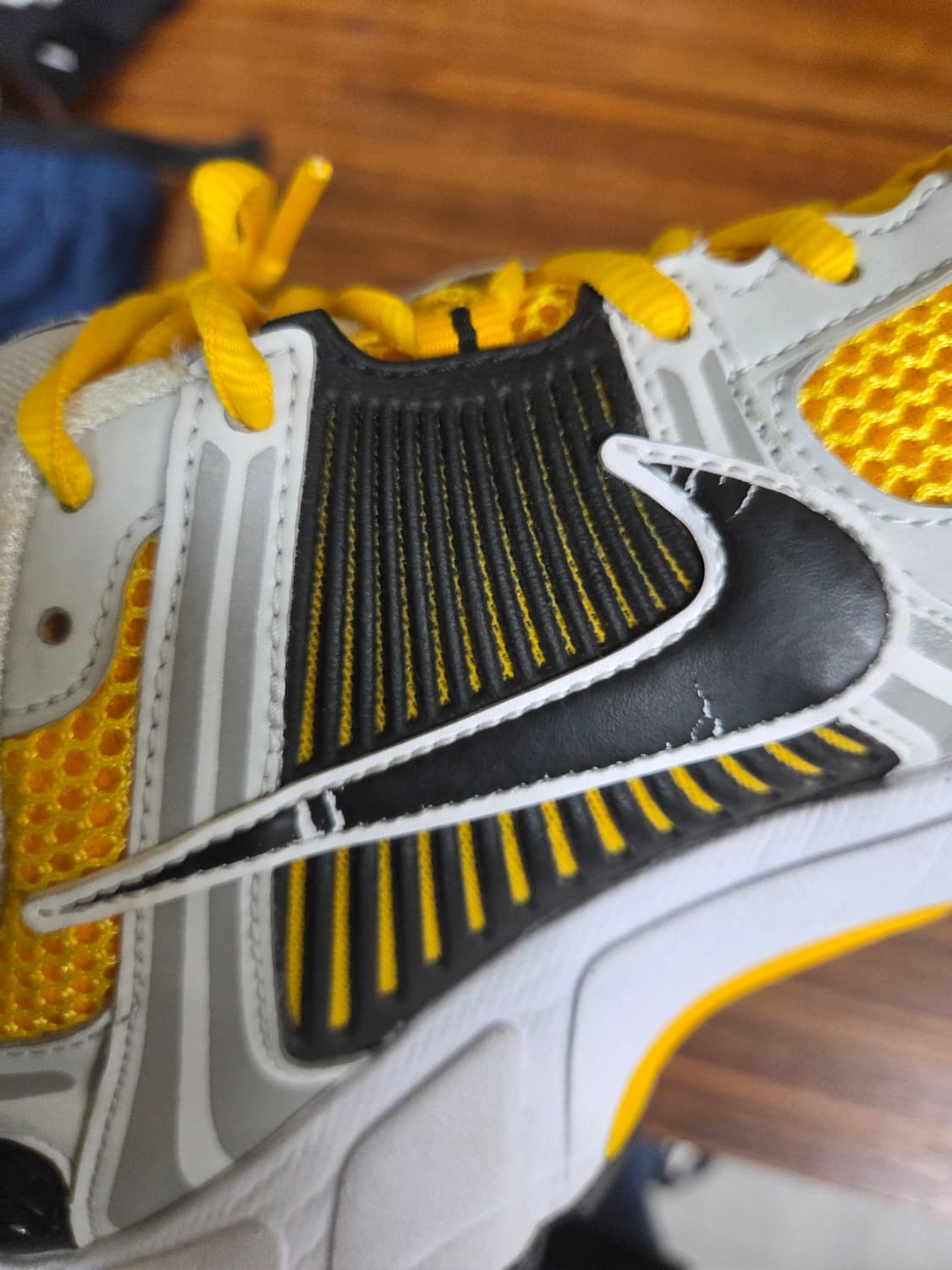 나이키 줌 보메로 포톤 더스트 골드 270 상품이미지10