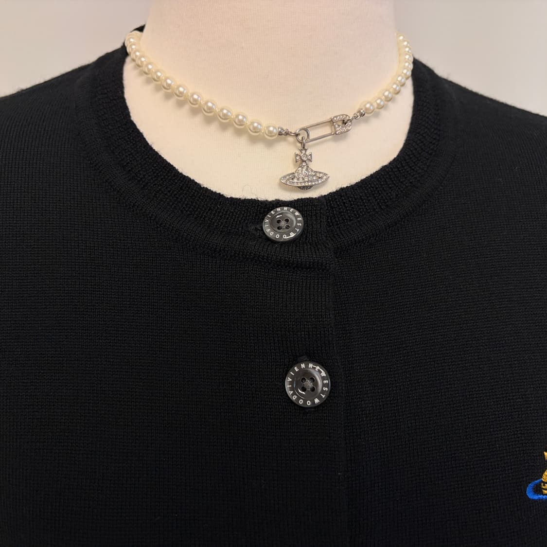 비비안웨스트우드 버진 울 베아 크롭 가디건-블랙 상품이미지5