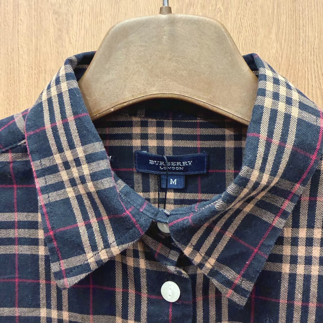 버버리 런던 코튼 긴팔 체크 셔츠 로고 자수 디테일 슬림핏 네이비 상품이미지6