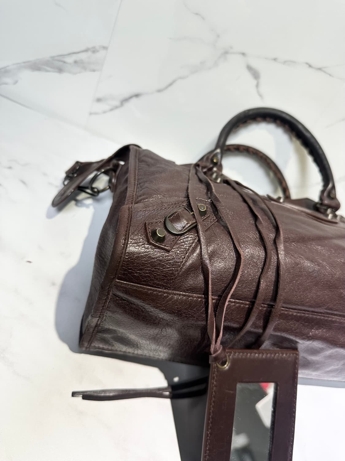 [A 정품] 발렌시아가 시티 모터백 미디움 다크브라운 상품이미지6