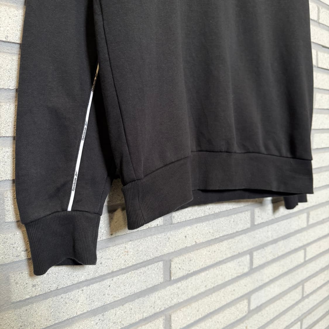 리복 파이핑 트랙 블랙 화이트 배색 맨투맨 상품이미지4