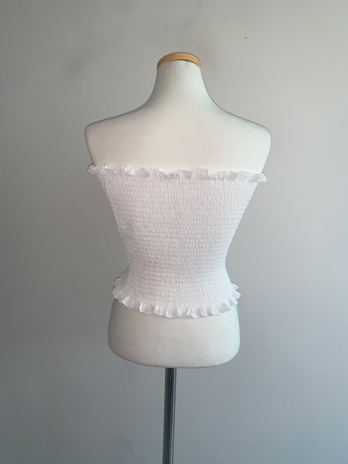 Smocked sleeveless top(white) 상품이미지4