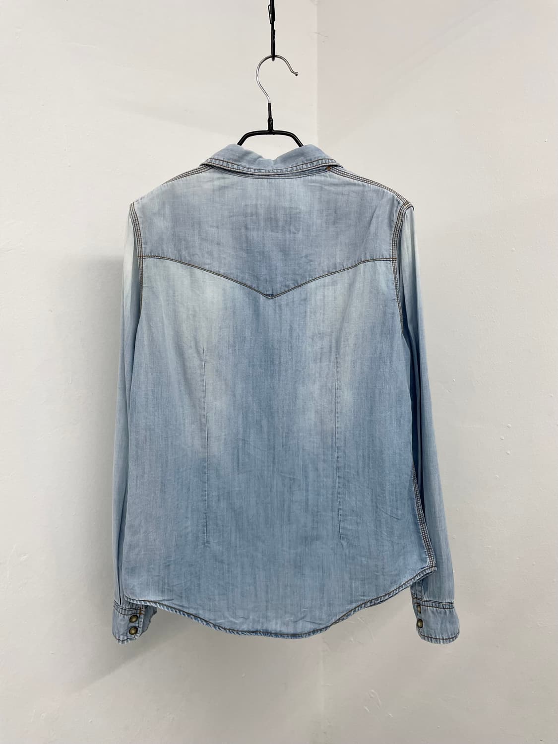 연청 워싱 데님 셔츠 상품이미지4
