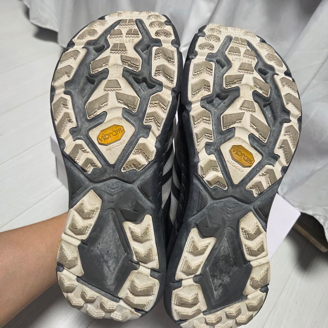 호카 마파테 스피드 4 라이트 TS 블랙 화이트 상품이미지2