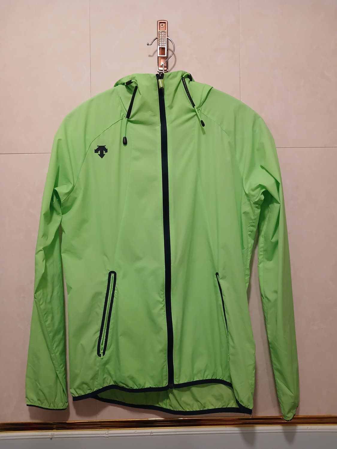 데상트 정품 여성 바람막이 85 사이즈 상품이미지1