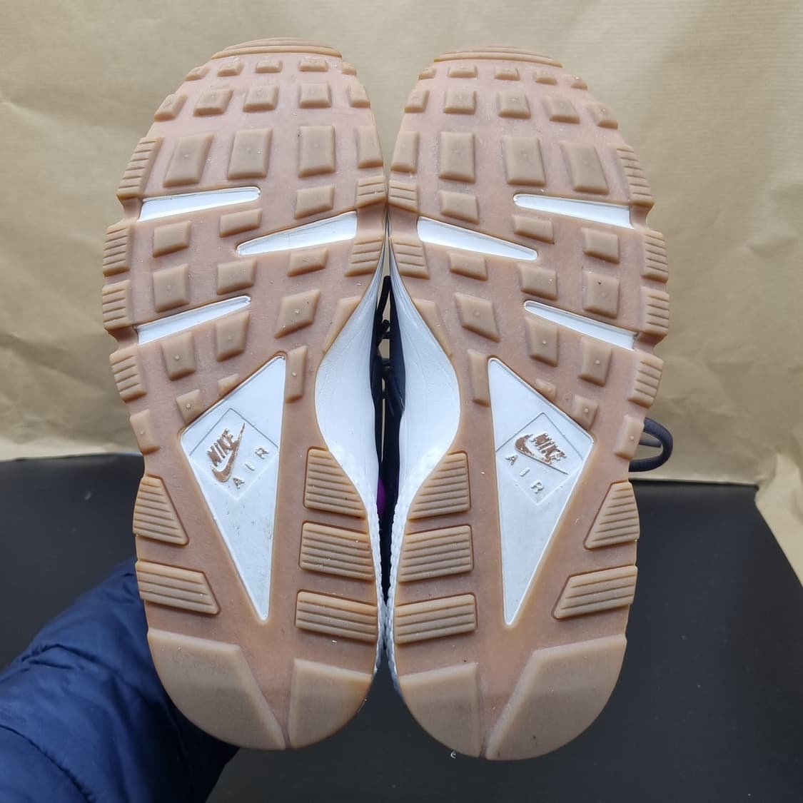 나이키 허라취 런 다크그레이 실사이즈225 상품이미지3