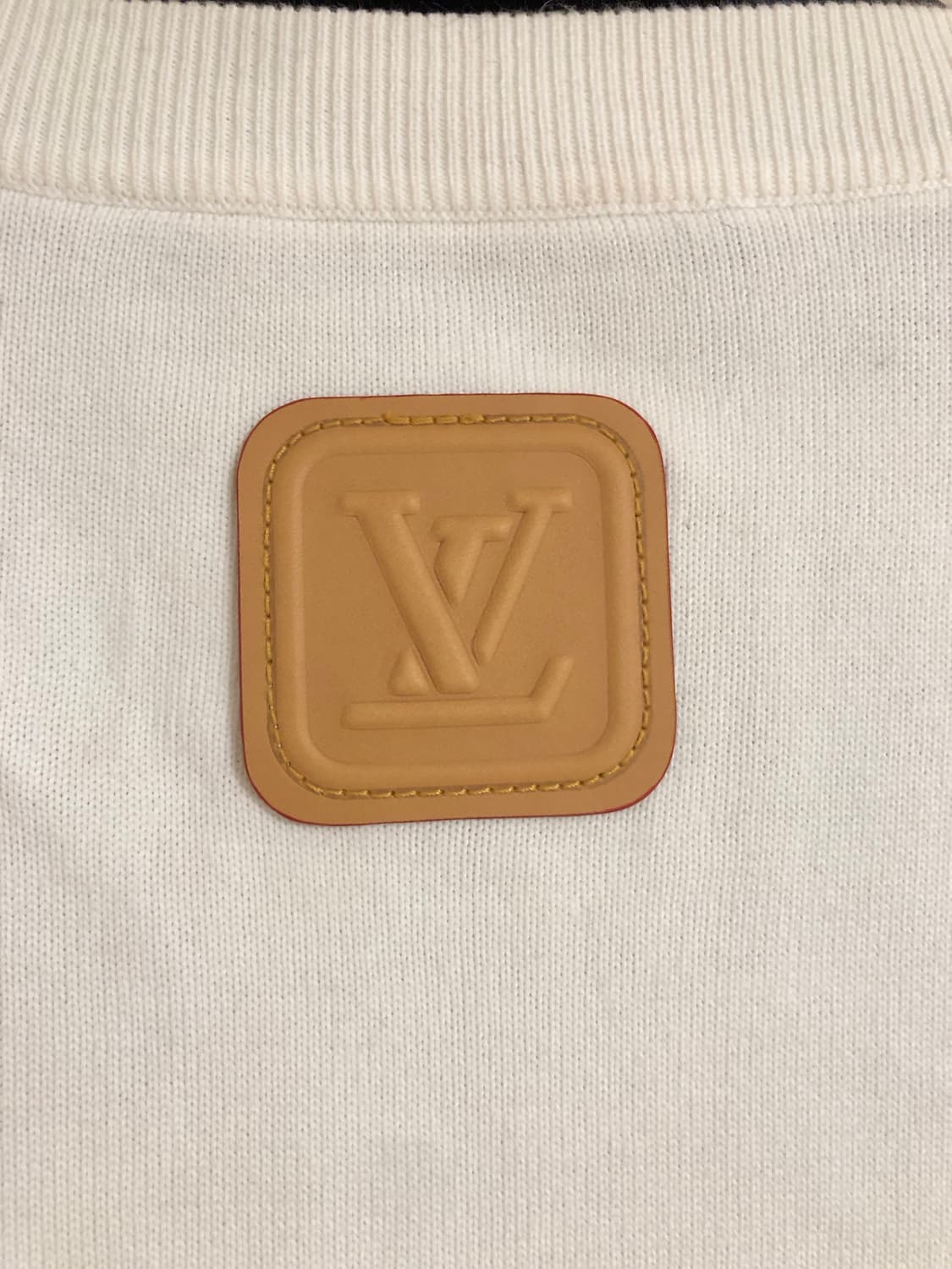 루이비통 vvn 레더 패치 로고 반팔 티셔츠 상품이미지3