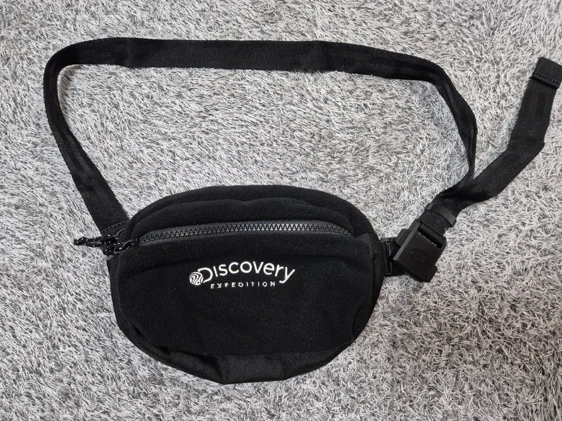 디스커버리 뽀글이 슬링백 상품이미지1