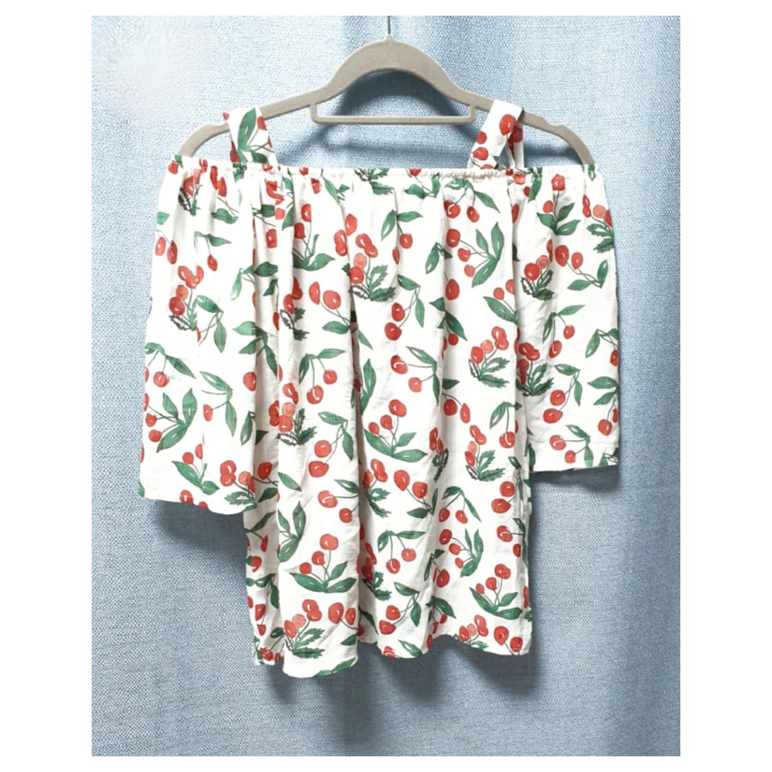 체리 오프숄더 블라우스 상품이미지1