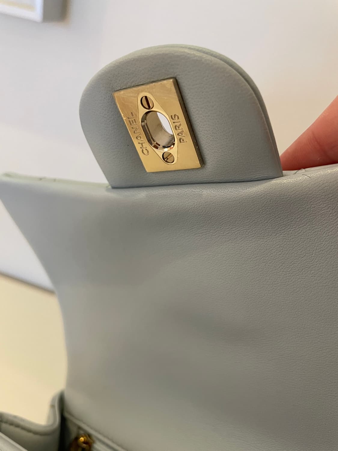 샤넬 뉴미니 탑핸들 금장 라이트 블루 상품이미지5