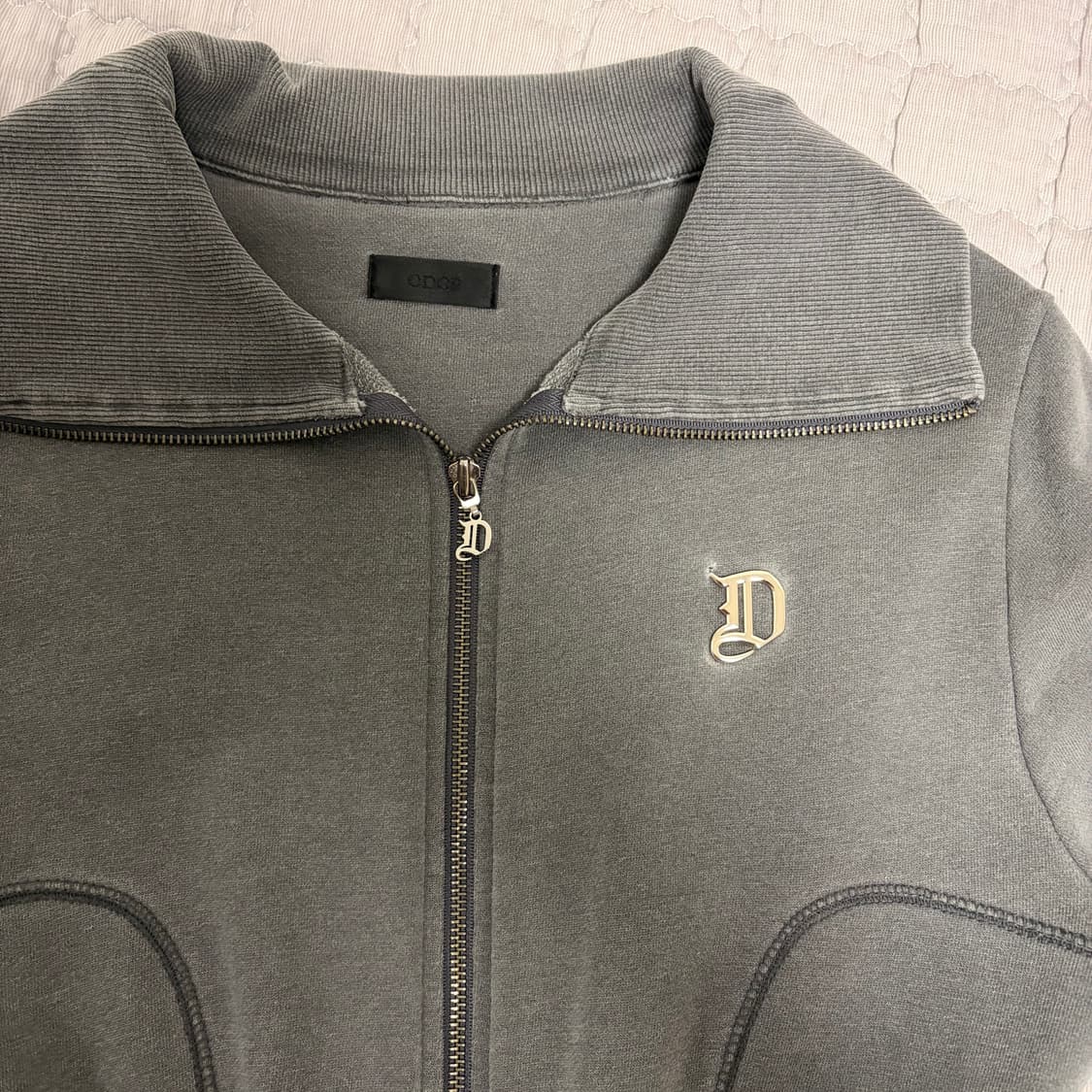 오도어 터틀넥 차콜 집업 상품이미지4