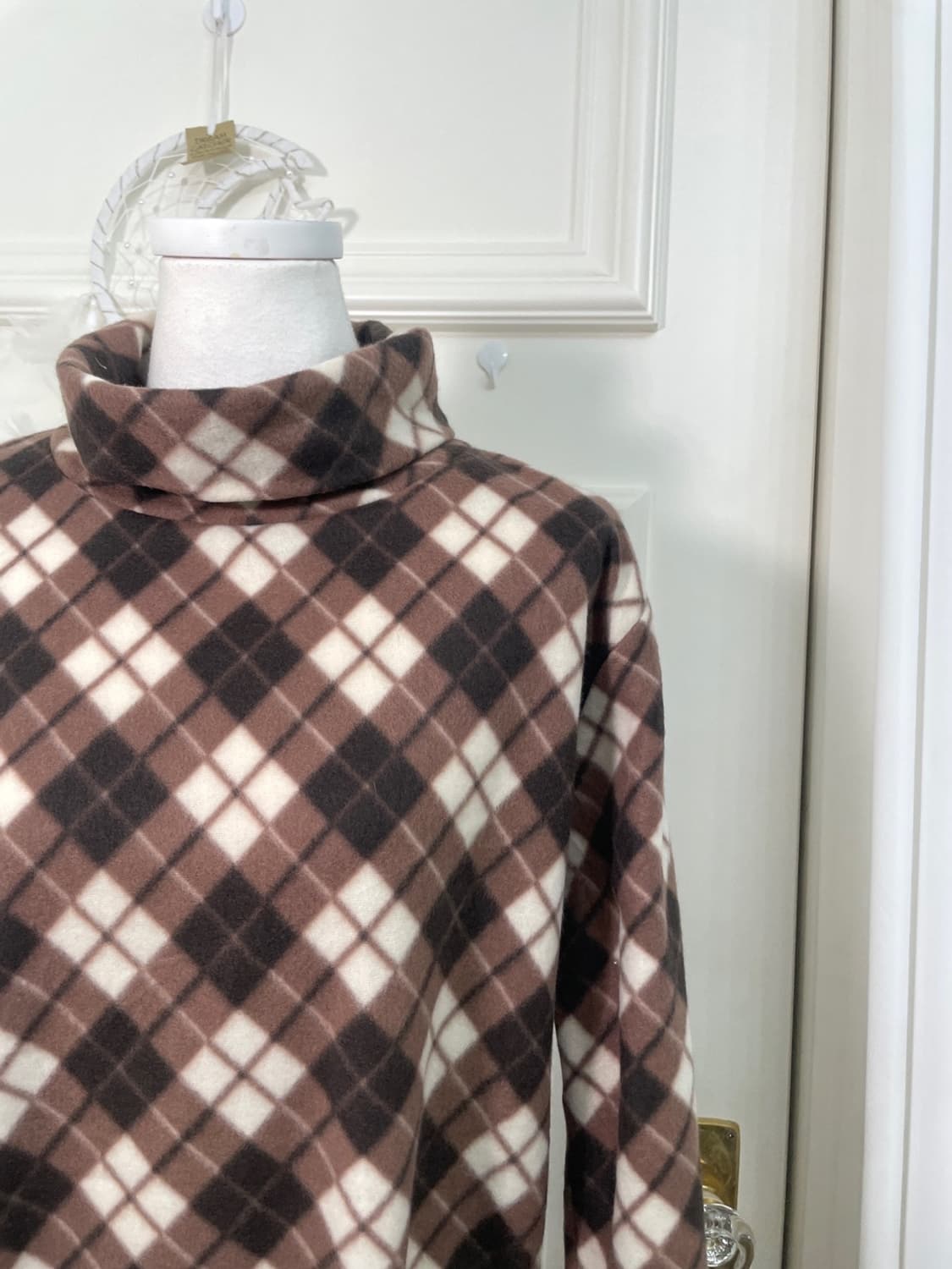 brown white check poly turtle-neck top 상품이미지5