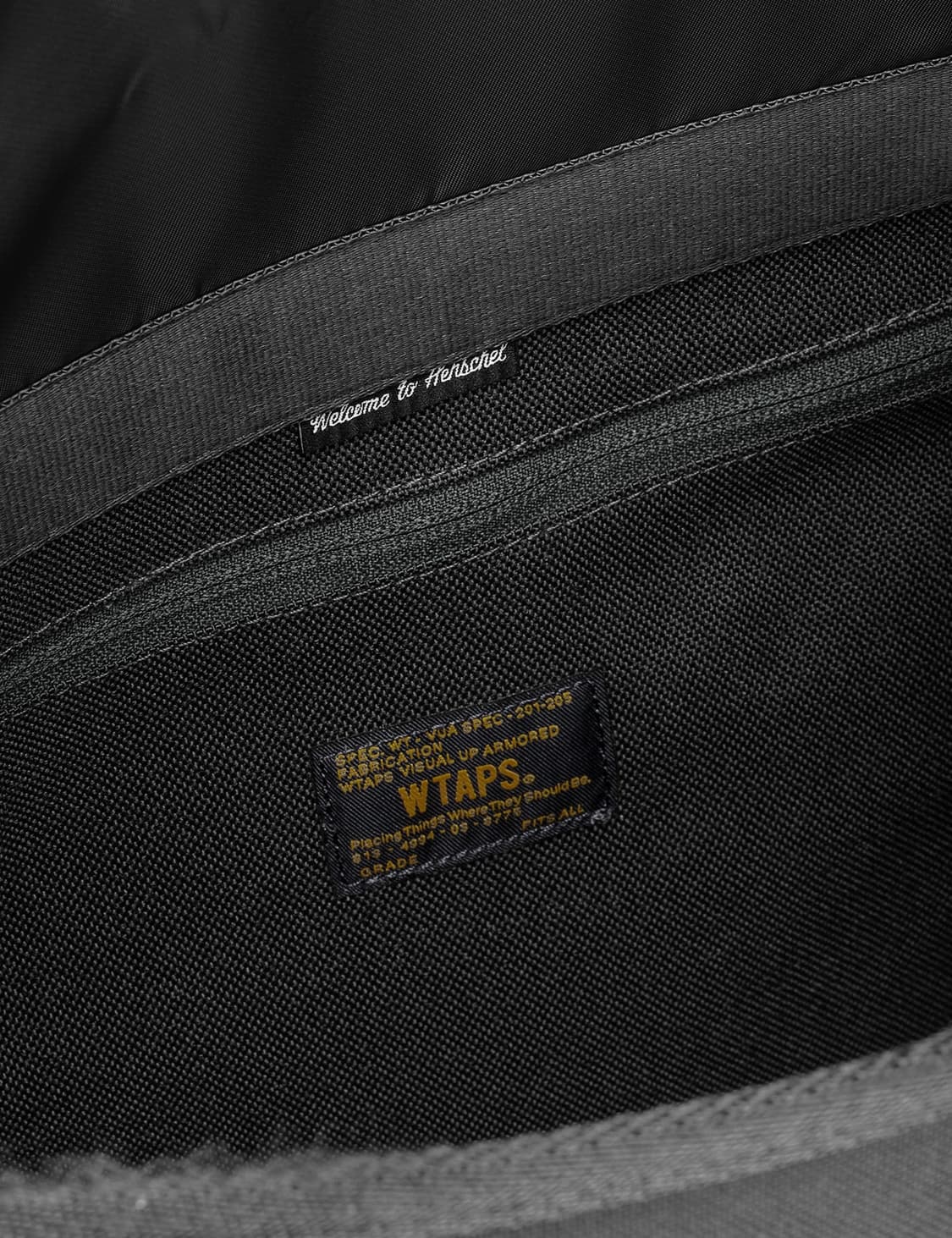 더블탭스X허쉘 콜라보 크로스백 상품이미지5