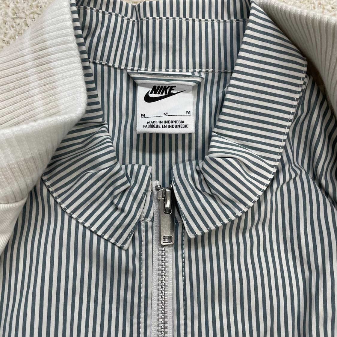 나이키 우먼스 디스트로이어 크롭 캔버스 자켓 크림 화이트  상품이미지4