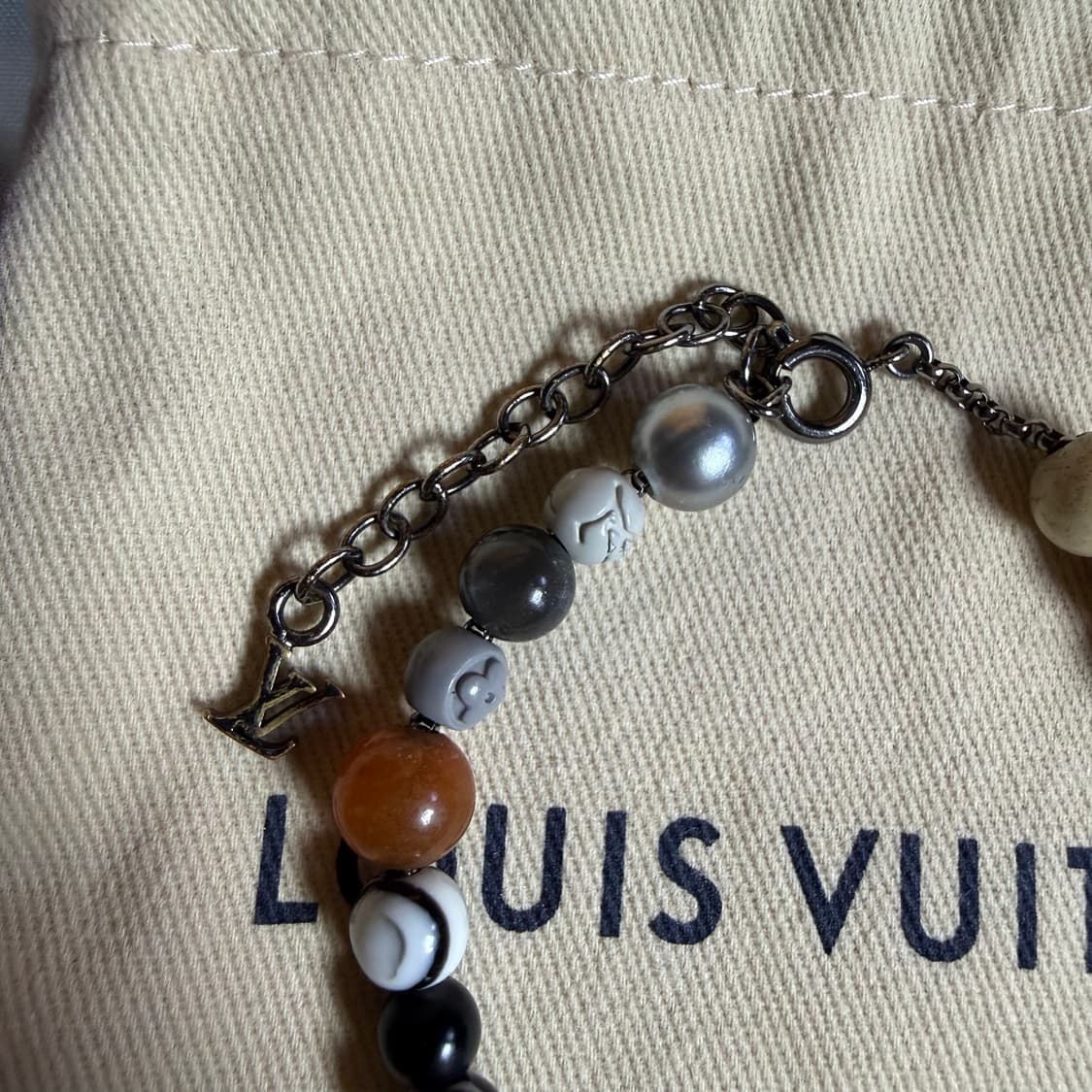루이비통 LV 스톤 펄 모노그램 비즈 브레이슬릿 팔찌 상품이미지2