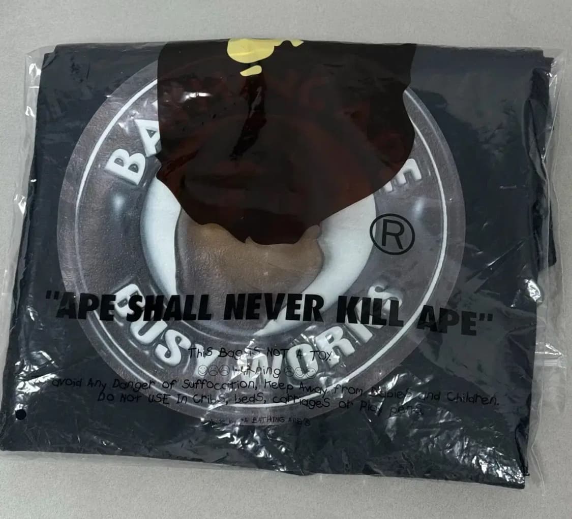 베이프 반팔 티셔츠 사루 가타카나 엠보싱 프린팅 블랙 상품이미지2