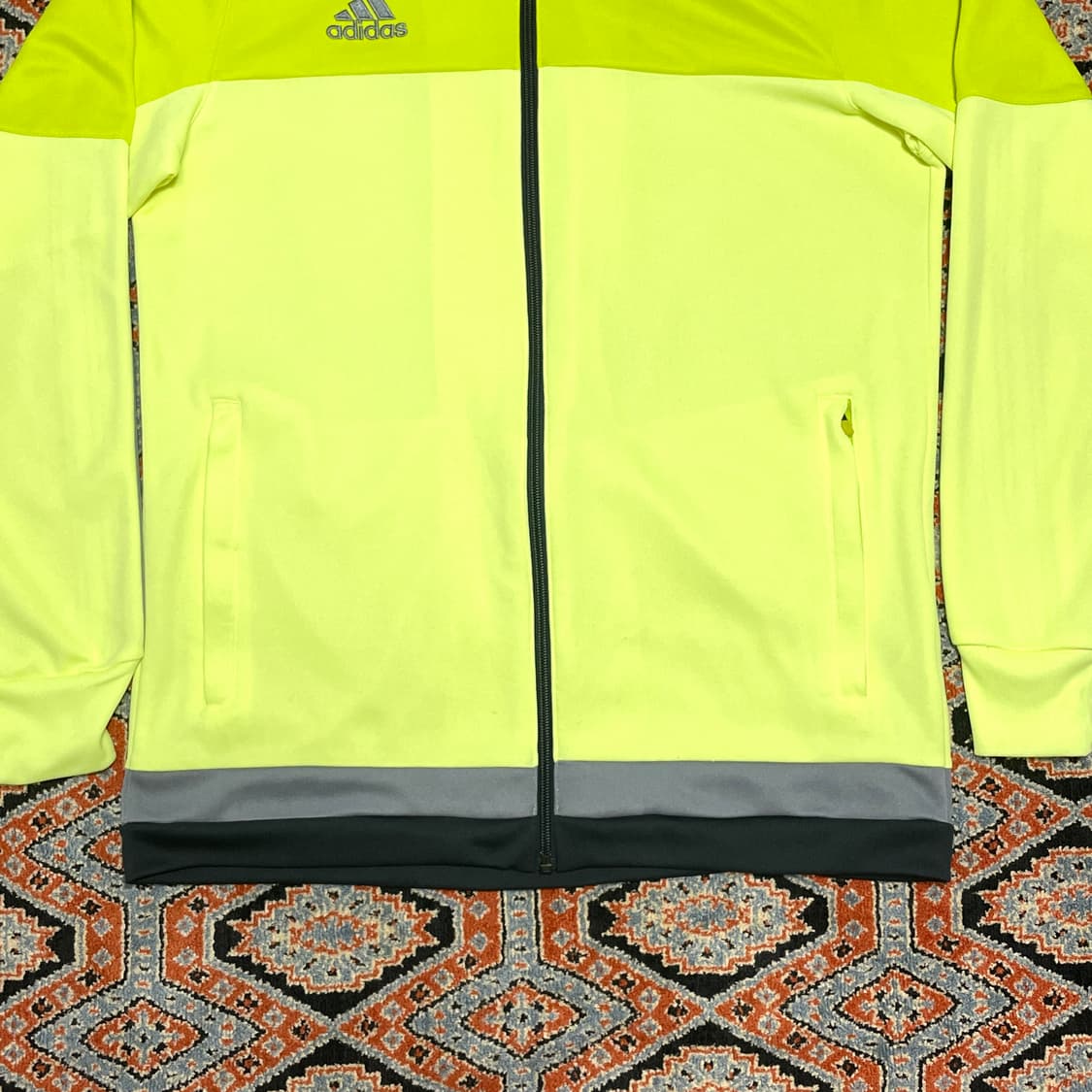아디다스 삼각로고 네온 집업져지 남성M 상품이미지3