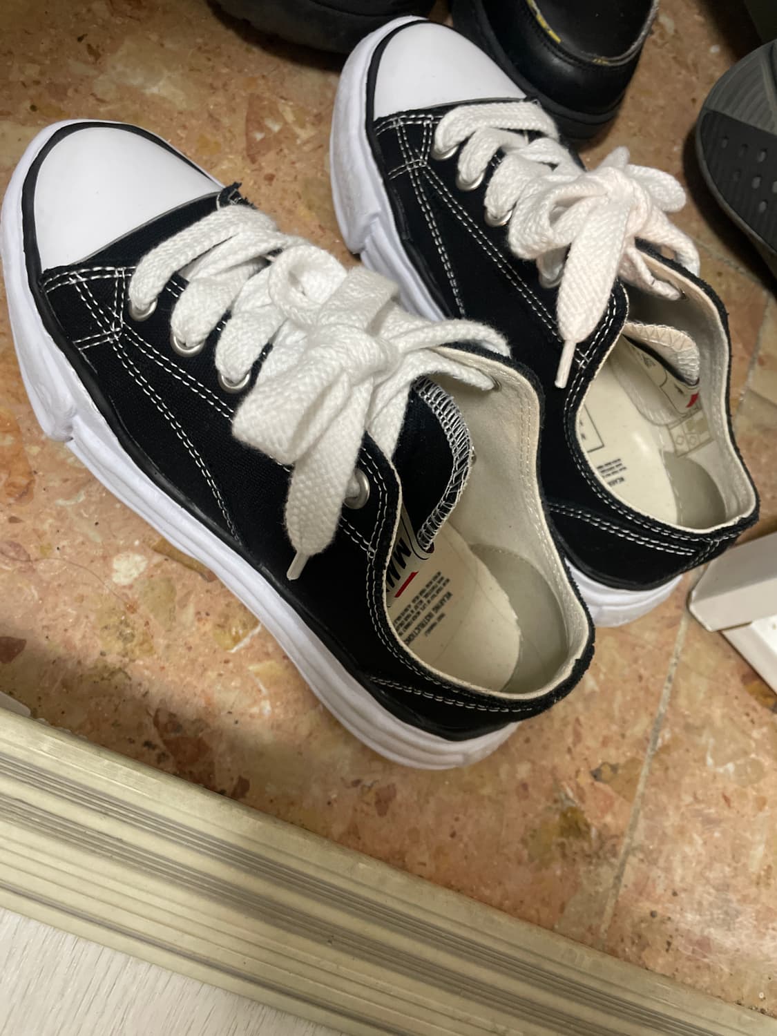 메종 미하라 야스히로 피터슨 OG 솔 캔버스 로우 스니커즈 블랙 상품이미지3