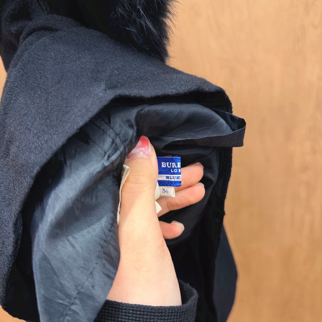 버버리 블루 라벨 슬리브리스 원피스 퍼 트리밍 리본 스트랩 디테일 블랙 상품이미지7