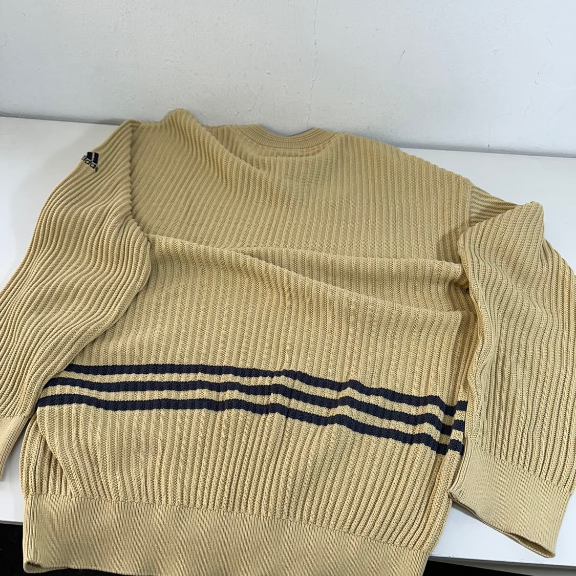 XL 아디다스 라이트겨자 3STRIPES 루즈핏 브이넥면니트 상품이미지8