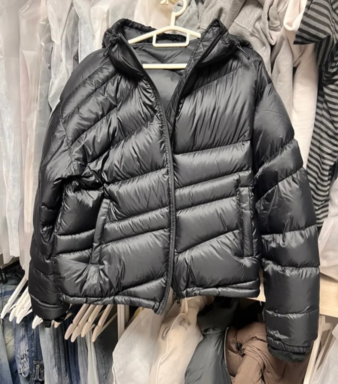 밈더워드브로 다이애그널 라이닝 다 운 점퍼_블랙 상품이미지3