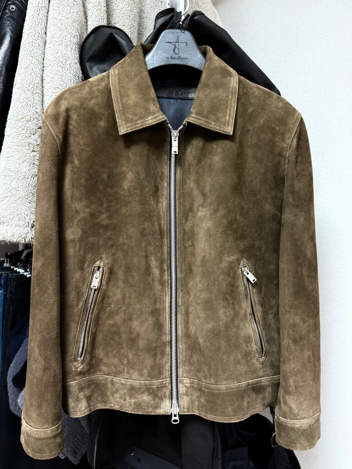 느와르 라르메스 스탠다드 스웨이드 자켓 카키브라운 48 상품이미지1