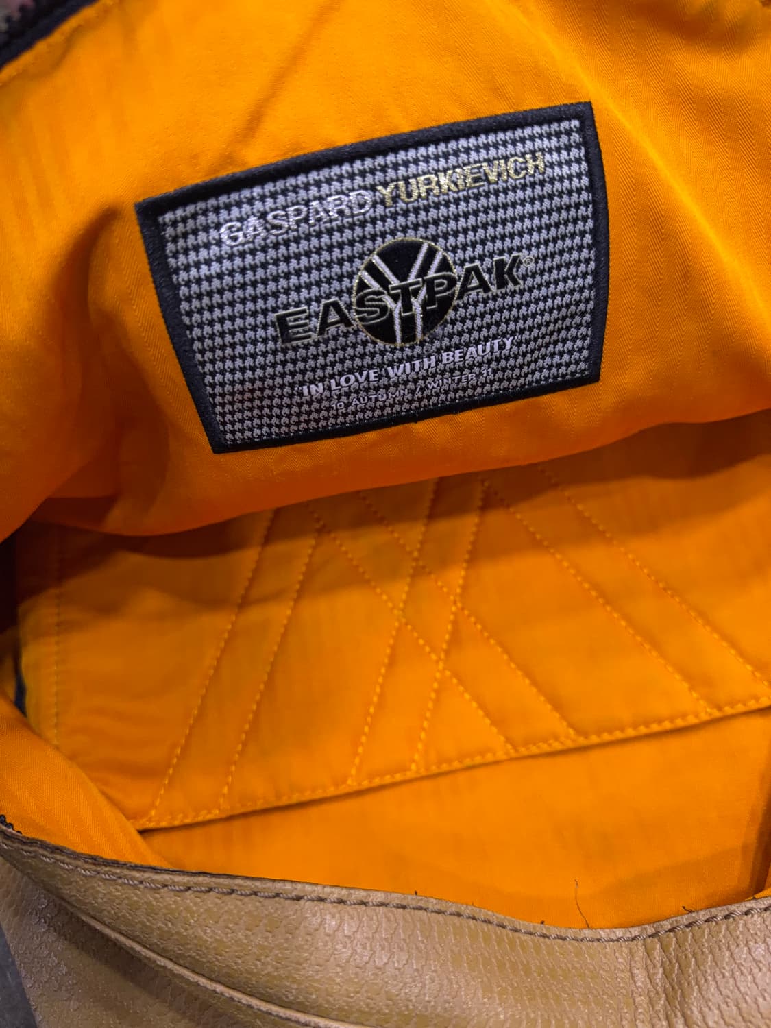 이스트팩 x 가스파드 유키에비치 레더 백팩 상품이미지10