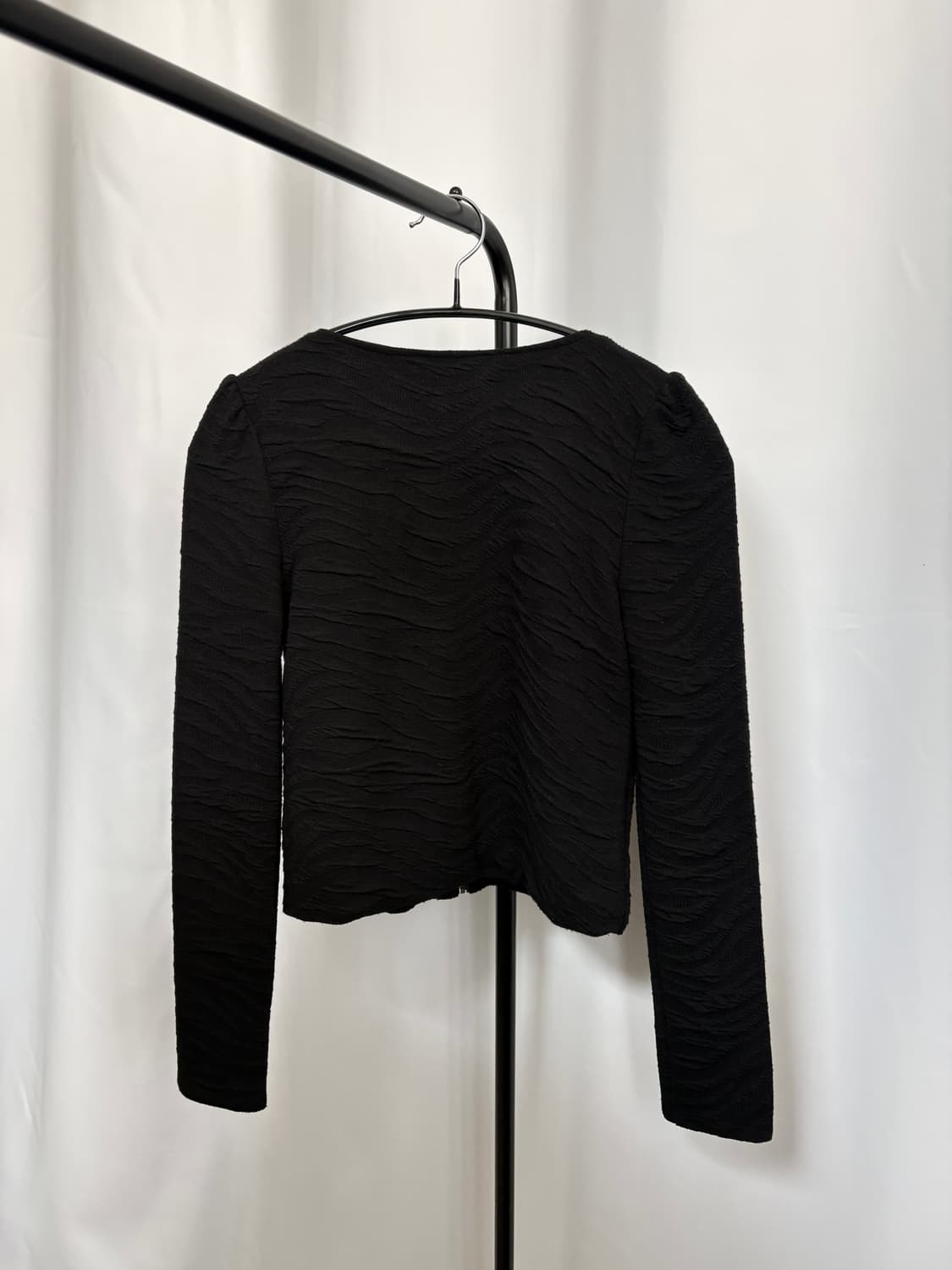 크롭 엠보 집업 상품이미지2