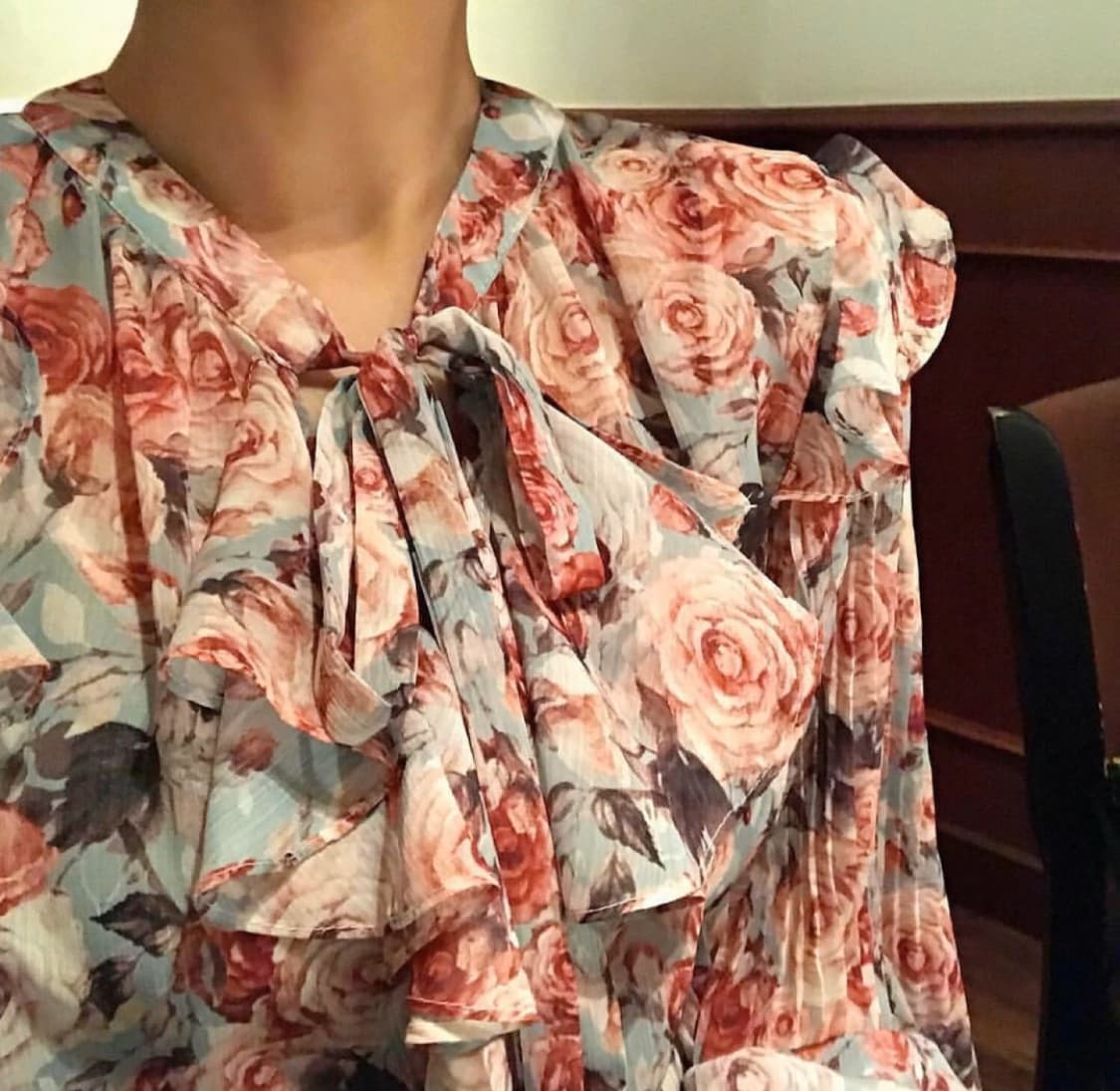 중고 ) 임블리 로즈플리츠 블라우스 상품이미지3
