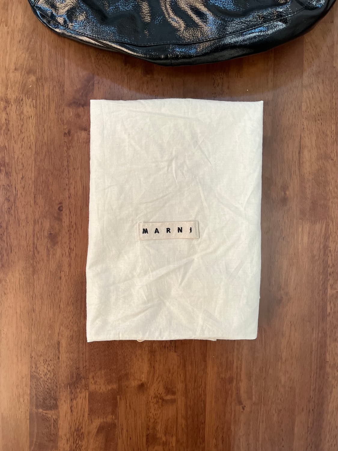 마르니 에나멜 레더 토트백 상품이미지9