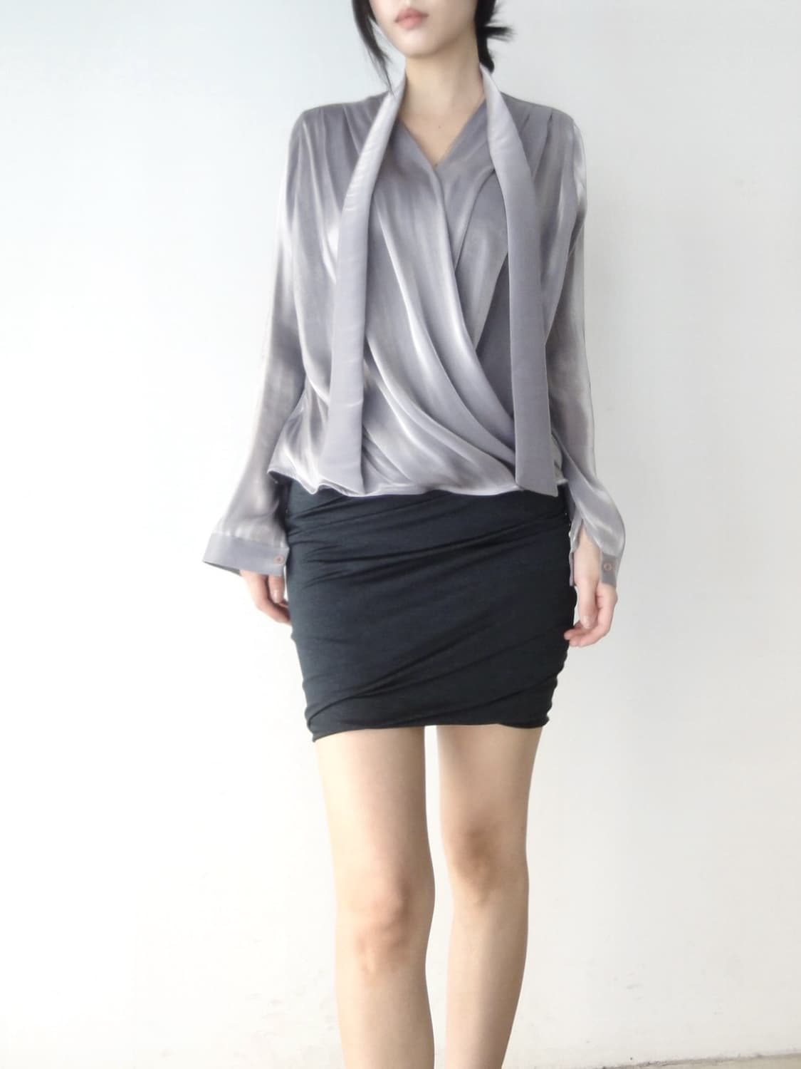 Twist choke glossy blouse 상품이미지5