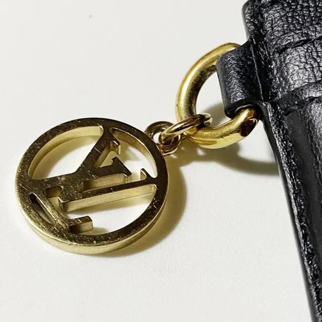 [정품] 루이비통  LV 모노그램 블랙 엠보스드 램스킨 H32 카드지갑 상품이미지4