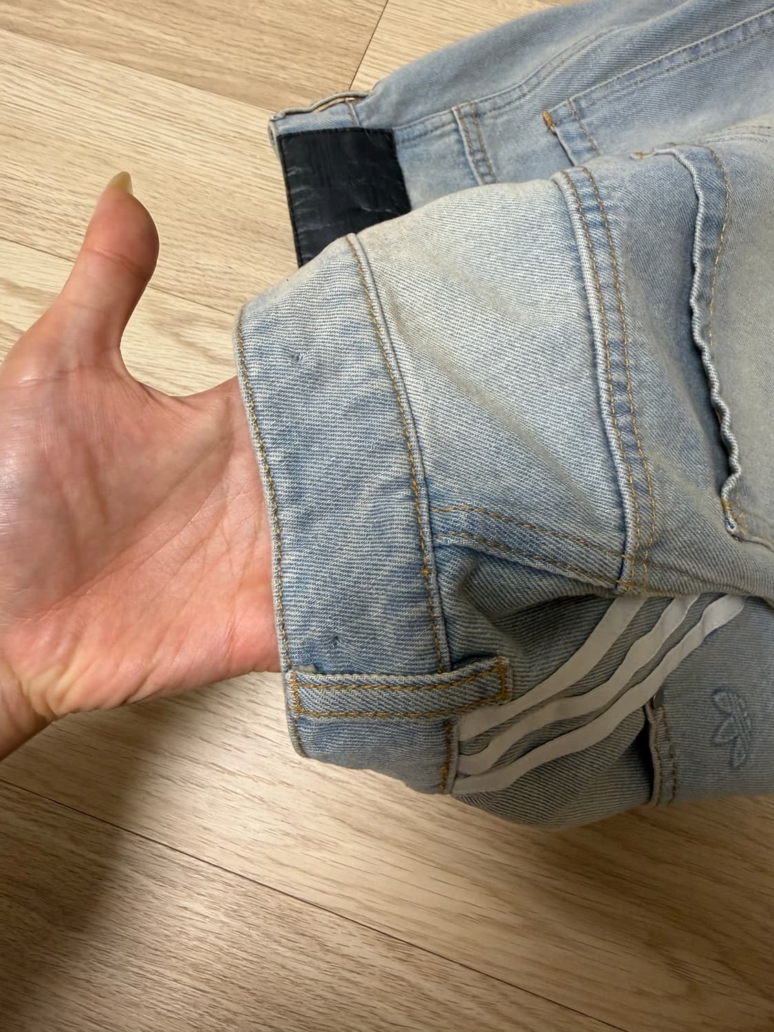 아디다스 아딜레늄 시즌 3 바나나 피티드 워시드 데님 팬츠 블루  상품이미지3