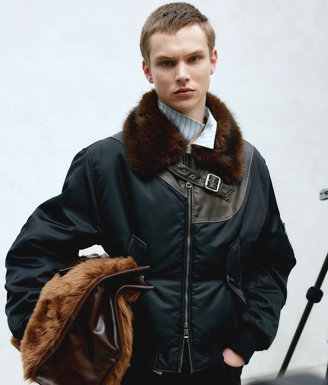 구매) 앤더슨벨 퍼 칼라 레더 패치 봄버 L사이즈 상품이미지2