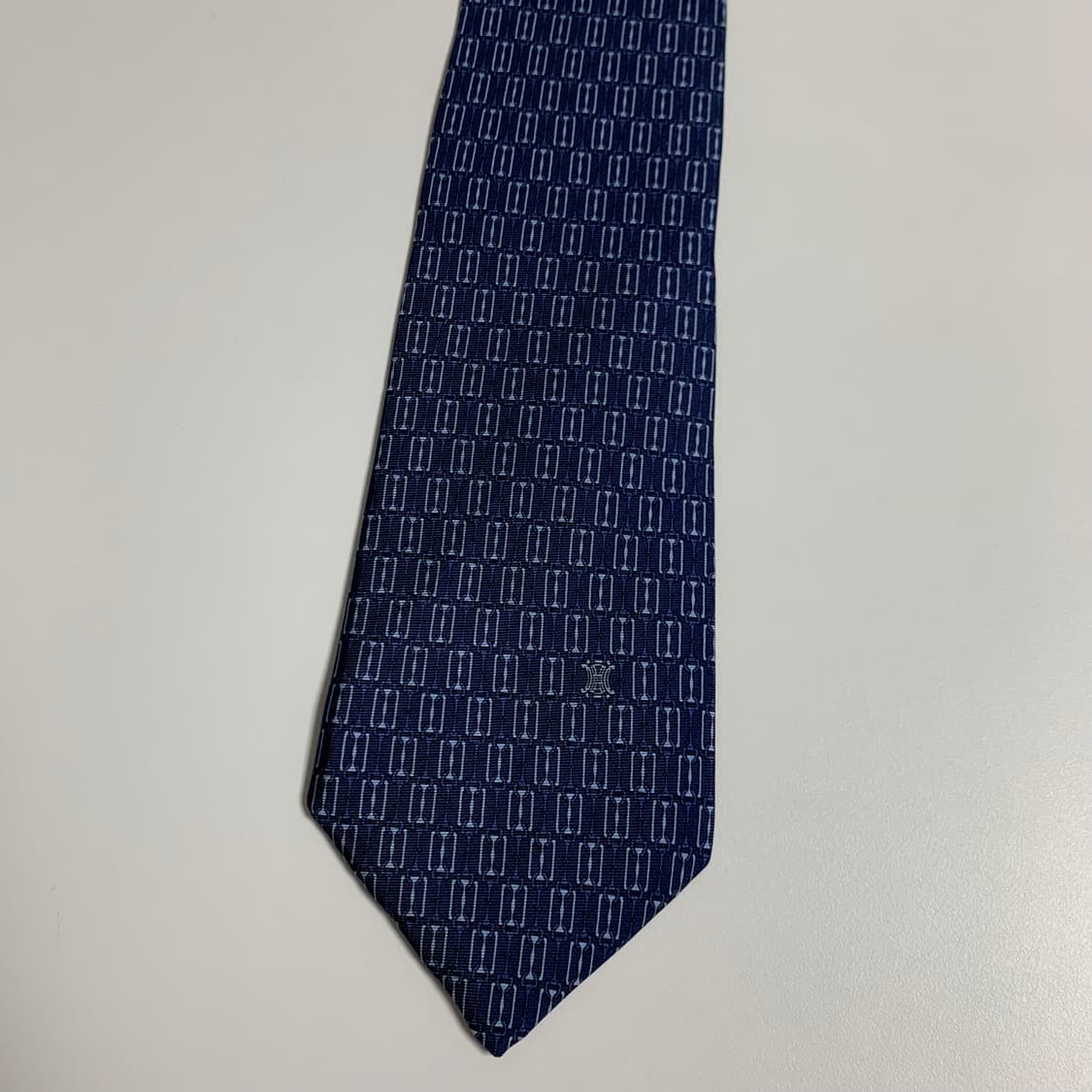 셀린느(CELINE) 심플로고 명품넥타이 100실크 최상급 8.6cm 상품이미지9