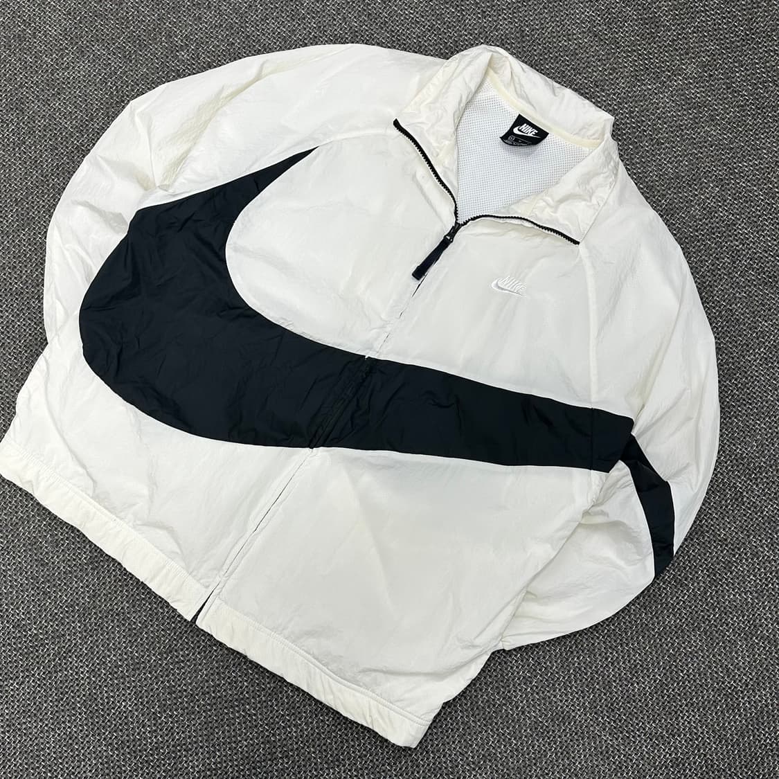 나이키 빅스우시 화이트 바람막이 XL 상품이미지3