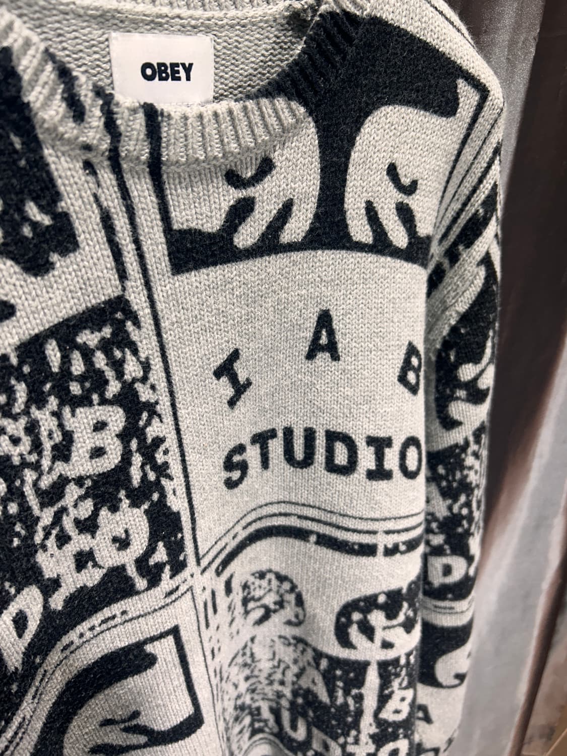 M 오베이 x 아이앱스튜디오 로고 패턴 쿨그레이 니트 상품이미지4