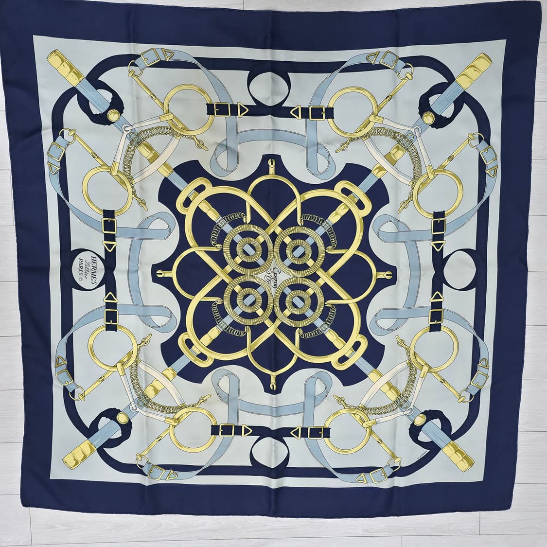 에르메스 실크 스카프 까레90 에페론 도르(Eperon d'Or) 상품이미지1