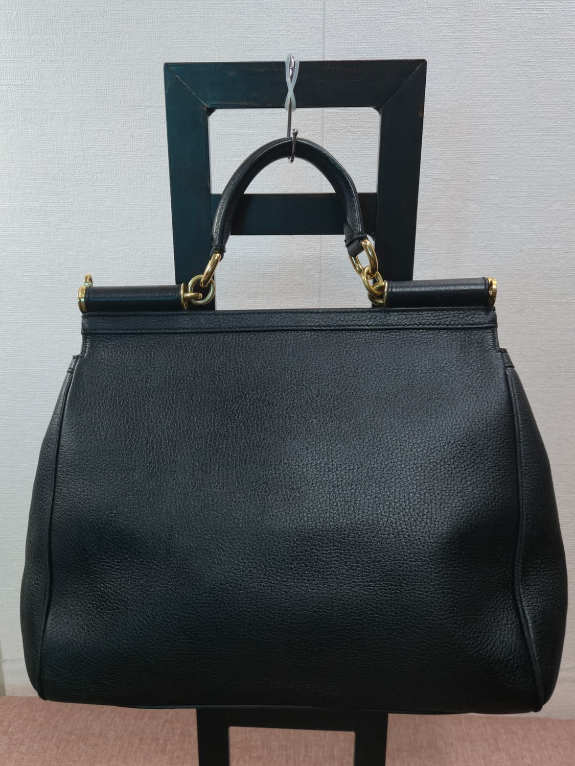 돌체앤가바나 정품 시칠리 그레인 레더 토트백 (블랙/골드) 상품이미지1