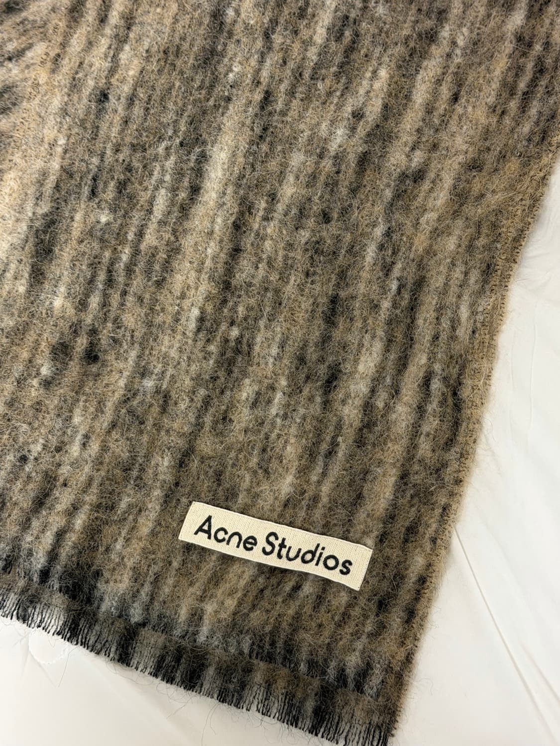 아크네 스튜디오 모헤어 머플러 상품이미지2