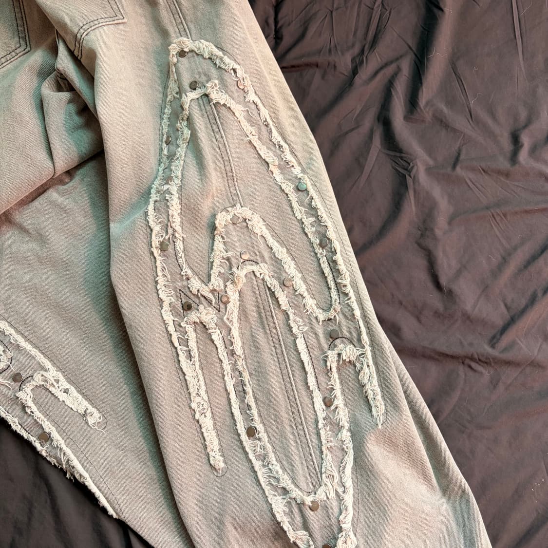  트래블 아플리케 데님 팬츠 블랙 상품이미지4