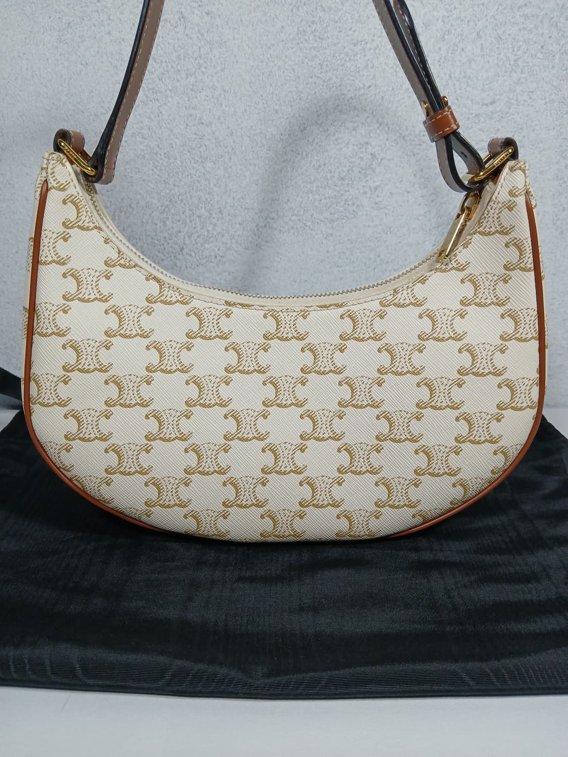 셀린느 트리오페 아바 호보백 193952BZJ 상품이미지5